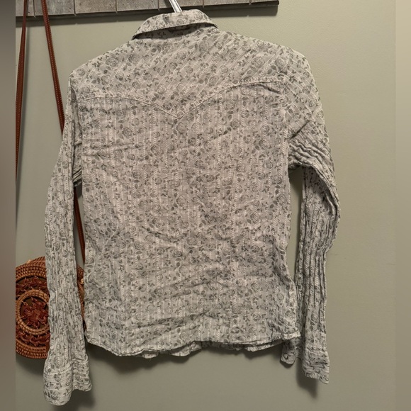 Cowgirl Up pearl snap shirt size small - Picture 3 of 3